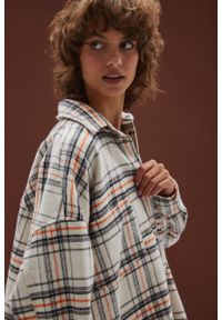 Marsala - Koszula typu oversize w kratę BEŻOWO POMARAŃCZOWĄ - RENO-S/M. Kolor: pomarańczowy, wielokolorowy, beżowy. Materiał: tkanina, bawełna. Długość rękawa: długi rękaw. Długość: długie. Styl: klasyczny