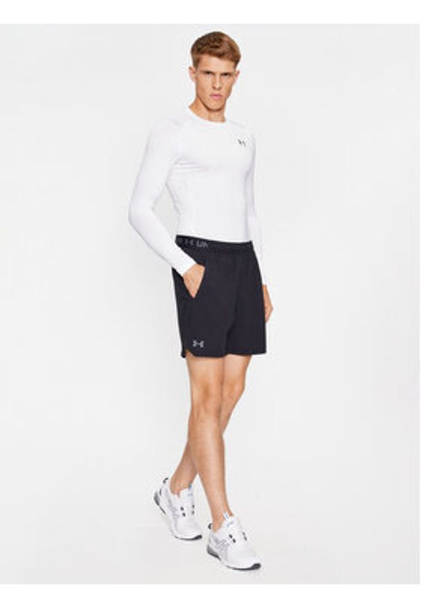 Under Armour Szorty sportowe Ua Vanish Woven 6In Shorts 1373718 Czarny Fitted Fit. Kolor: czarny. Materiał: syntetyk. Styl: sportowy