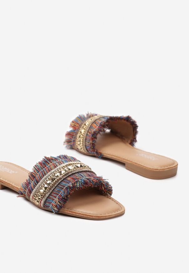 Born2be - Granatowe Klapki Boho z Paseczkiem Ozdobionym Cyrkoniami Amalila. Nosek buta: otwarty. Kolor: niebieski. Materiał: materiał. Wzór: aplikacja. Sezon: lato. Obcas: na obcasie. Styl: boho. Wysokość obcasa: niski