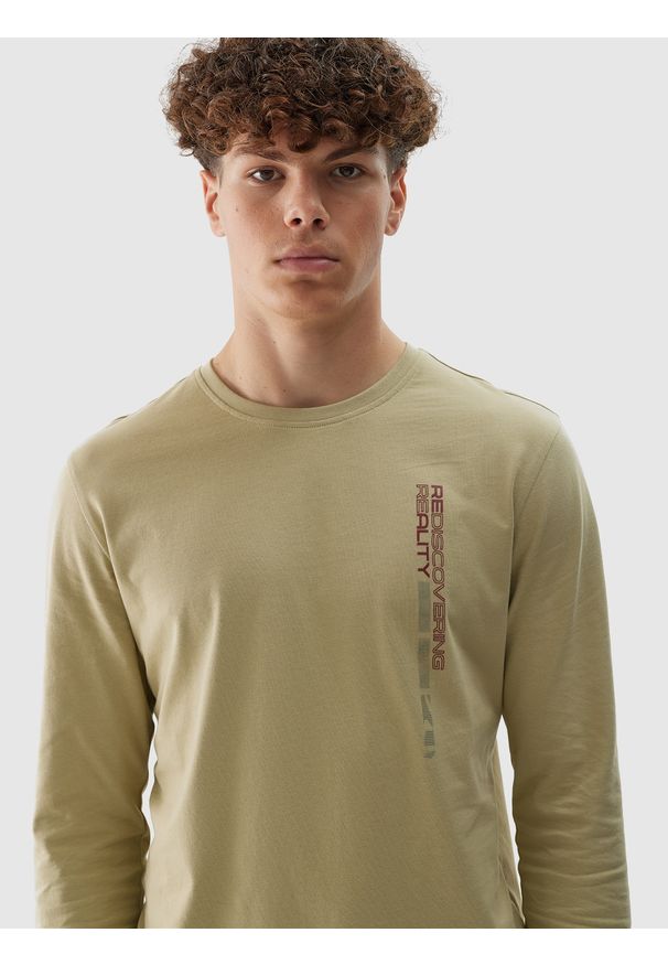 4f - 4F Longsleeve regular męski - khaki L. Okazja: na co dzień. Kolor: oliwkowy, brązowy, wielokolorowy. Materiał: bawełna, jersey, dzianina. Długość rękawa: długi rękaw. Długość: długie. Wzór: gładki, napisy, nadruk, ze splotem. Styl: sportowy, casual, klasyczny