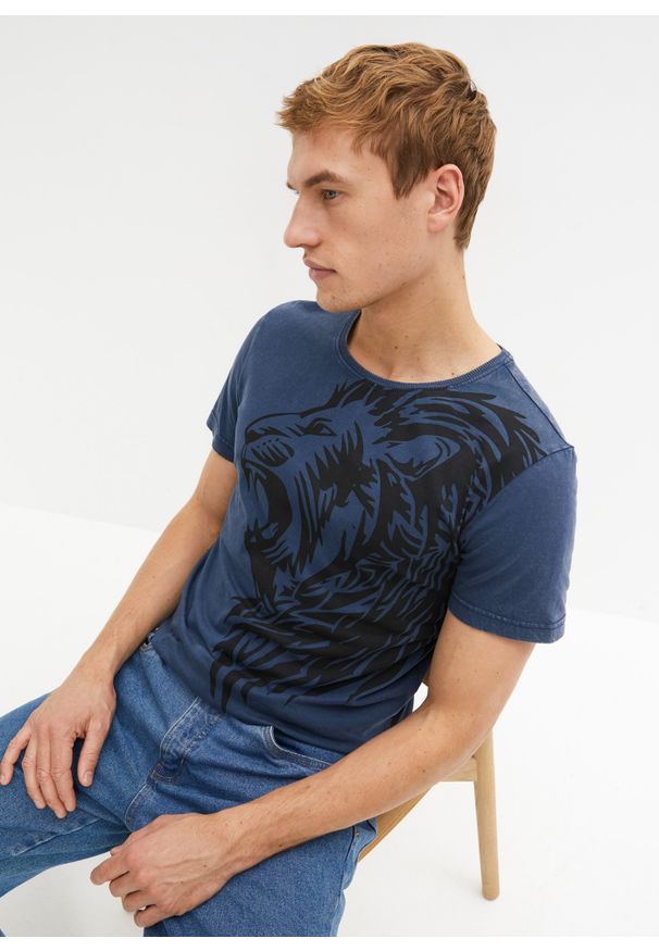 bonprix - T-shirt Slim Fit, z łatwej w pielęgnacji bawełny. Kolor: niebieski. Materiał: bawełna. Wzór: nadruk