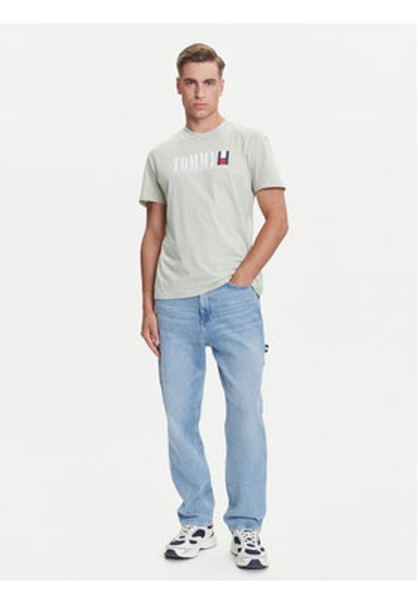 Tommy Jeans T-Shirt Dna Flag DM0DM21941 Zielony Regular Fit. Kolor: zielony. Materiał: bawełna