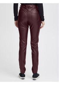 ICHI Spodnie z imitacji skóry 20117678 Bordowy Regular Fit. Kolor: czerwony. Materiał: skóra #2