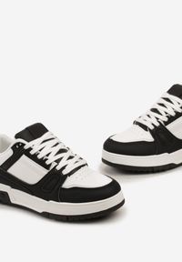 Renee - Biało-Czarne Sznurowane Sneakersy z Przeszyciami na Grubej Podeszwie Sillvina. Kolor: biały #3