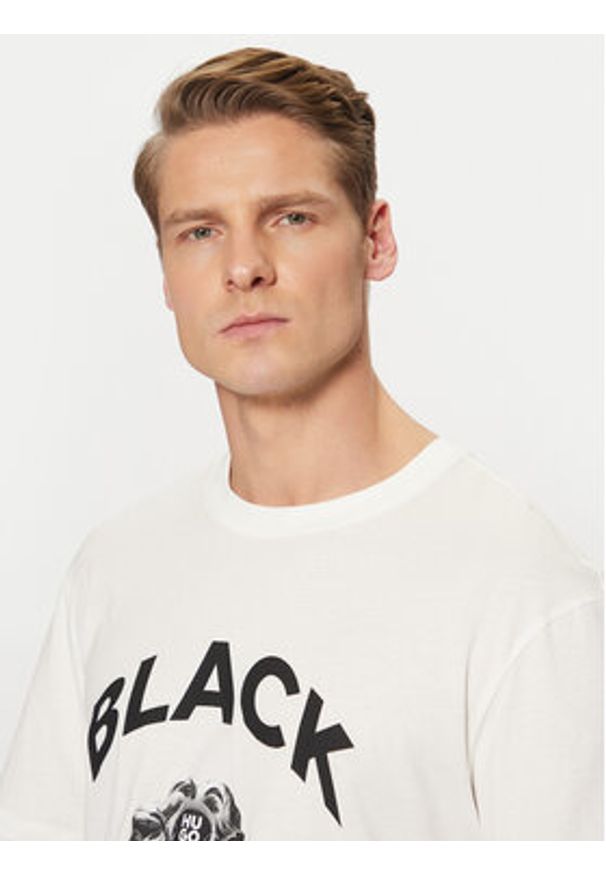 Hugo - HUGO T-Shirt Dostalgi 50530684 Beżowy Relaxed Fit. Kolor: beżowy. Materiał: bawełna