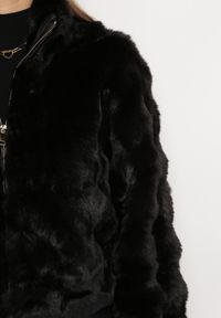 Born2be - Czarna Futerkowa Kurtka z Kołnierzem i Suwakiem Braline. Kolor: czarny. Materiał: jeans. Styl: klasyczny, elegancki #3