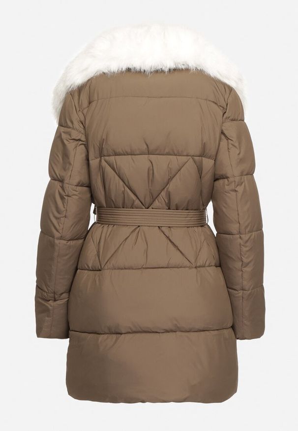 Born2be - Zielona Pikowana Kurtka z Paskiem w Talii i Odpinanym Futrzanym Kołnierzem Edalithia. Okazja: na co dzień. Kolor: zielony. Materiał: futro. Sezon: zima. Styl: elegancki, casual