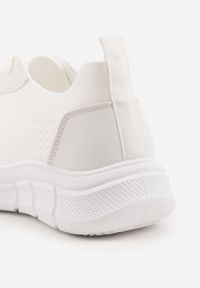 Born2be - Białe Minimalistyczne Buty Sportowe z Siateczki na Tłoczonej Podeszwie Zanera. Okazja: na co dzień, na spacer. Kolor: biały. Materiał: jeans. Szerokość cholewki: normalna. Sport: turystyka piesza, fitness, joga i pilates #8