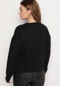 Born2be - Czarny Sweter o Pudełkowym Kroju z Ozdobną Kieszonką Seaviraen. Okazja: do pracy, na co dzień. Kolor: czarny. Materiał: jeans. Długość rękawa: długi rękaw. Długość: długie. Styl: casual, elegancki