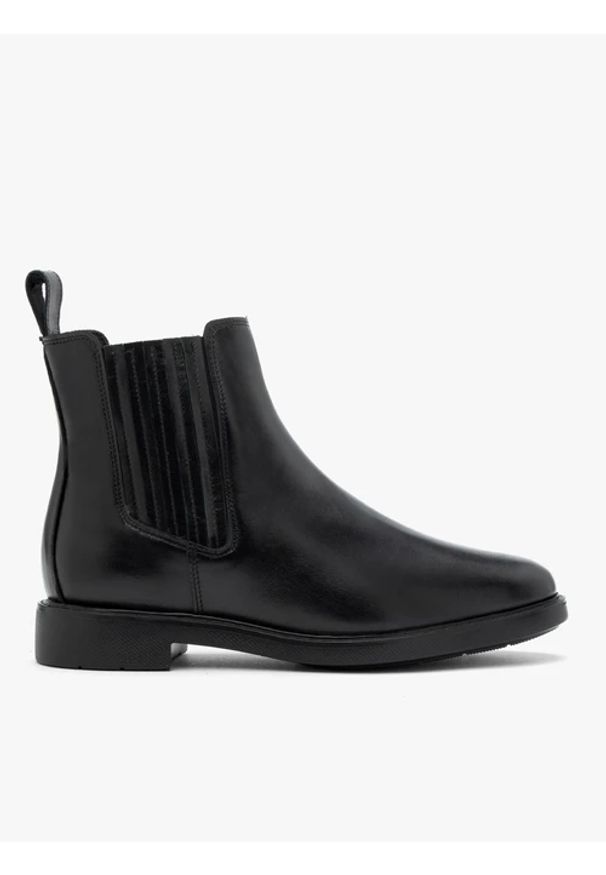 Ryłko - Czarne ocieplane sztyblety ze skóry licowej. Nosek buta: okrągły. Zapięcie: bez zapięcia. Kolor: czarny. Materiał: skóra. Szerokość cholewki: normalna. Obcas: na obcasie. Styl: street. Wysokość obcasa: niski