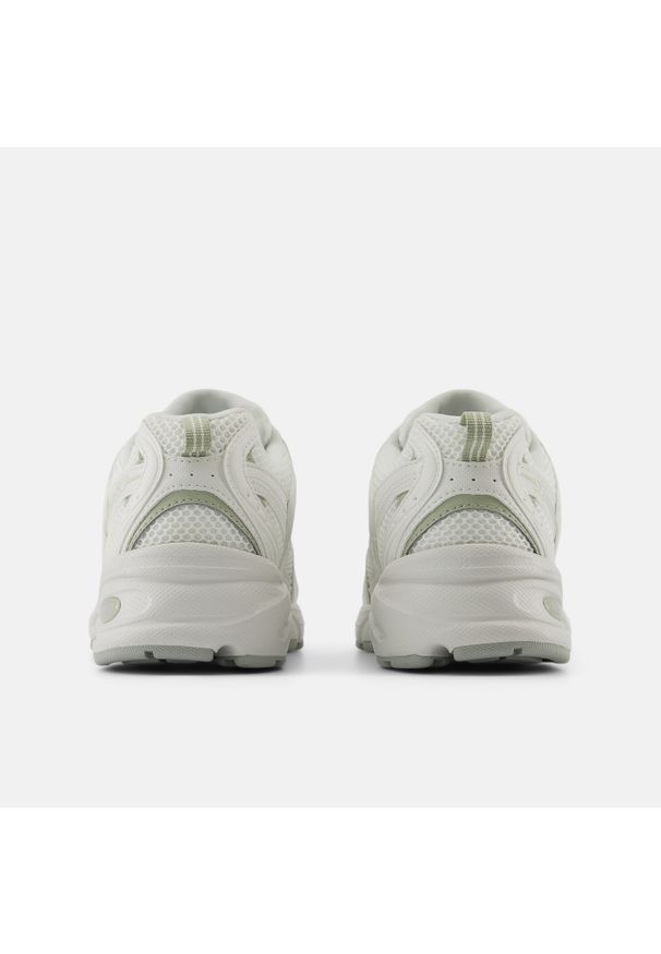 New Balance 530 U530CSC Sneakersy unisex. Okazja: na co dzień. Kolor: kremowy. Materiał: materiał. Szerokość cholewki: normalna. Sezon: lato