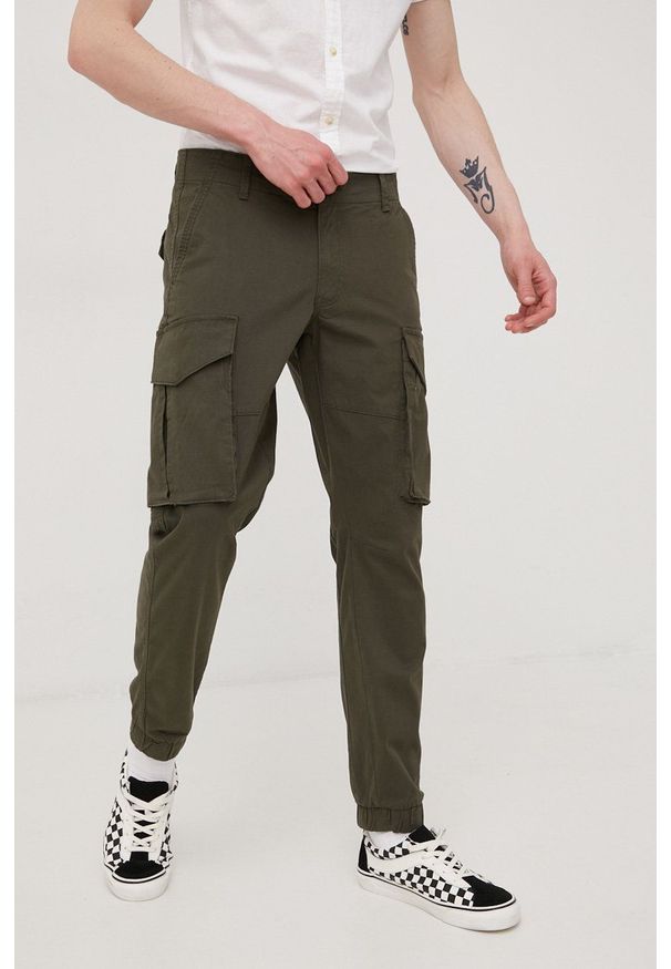 Only & Sons spodnie męskie kolor zielony w fasonie cargo. Okazja: na co dzień. Kolor: zielony. Materiał: tkanina, bawełna. Wzór: gładki. Styl: casual