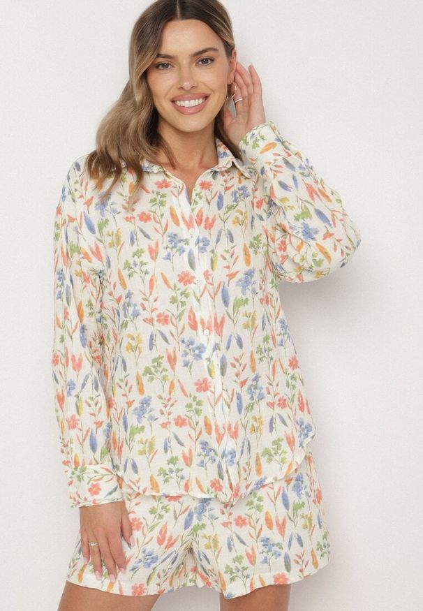 Born2be - Beżowa Koszula z Bawełny z Kwiatowym Motywem Nilarienne. Okazja: na co dzień, na spotkanie biznesowe. Typ kołnierza: kołnierzyk klasyczny. Kolor: beżowy. Materiał: bawełna. Wzór: kwiaty. Styl: biznesowy, klasyczny, casual, elegancki