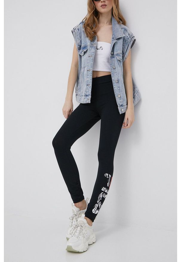 Fila legginsy damskie kolor czarny z nadrukiem. Kolor: czarny. Materiał: dzianina. Wzór: nadruk