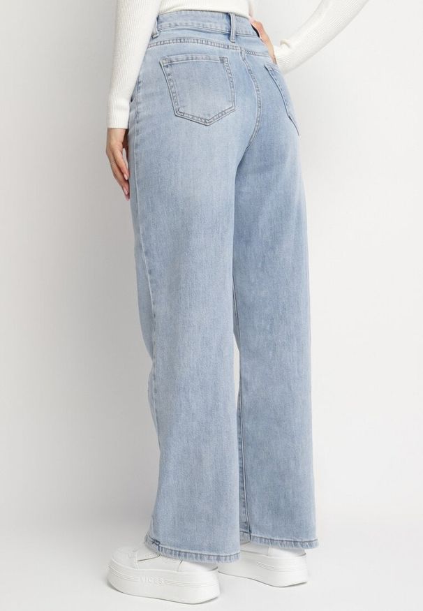 Born2be - Niebieskie Jeansy o Szerokim Kroju z Wysokim Stanem i Printem w Kwiaty Neledia. Okazja: na co dzień. Stan: podwyższony. Kolor: niebieski. Wzór: kwiaty, nadruk. Styl: casual, elegancki