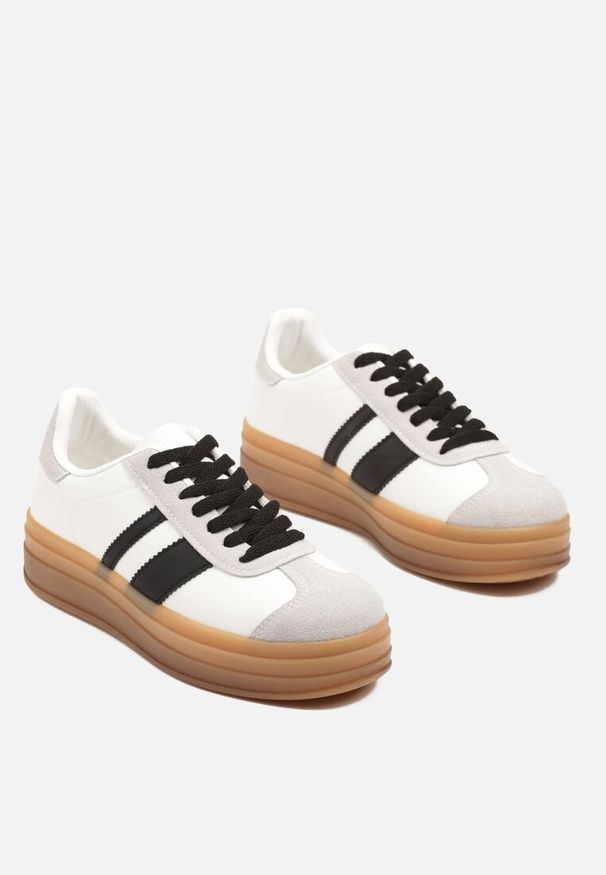Renee - Biało-Czarne Sneakersy na Płaskiej Podeszwie z Ozdobnymi Paskami Velali. Okazja: na co dzień. Zapięcie: pasek. Kolor: biały. Materiał: jeans. Wzór: paski. Obcas: na płaskiej podeszwie