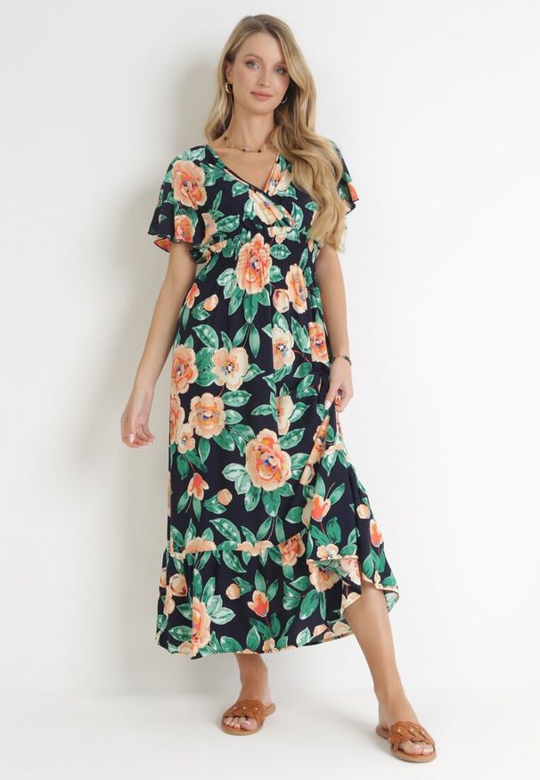 Born2be - Granatowa Sukienka Maxi z Kopertowym Dekoltem i Gumkami w Pasie Kelsi. Typ kołnierza: dekolt kopertowy. Kolor: niebieski. Długość rękawa: krótki rękaw. Sezon: wiosna, lato. Typ sukienki: kopertowe. Długość: maxi