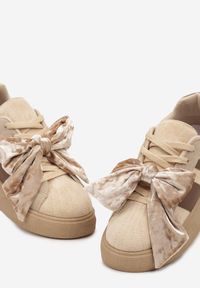 Born2be - Ciemnobeżowe Sneakersy Typu Tenisówki z Welurową Kokardą Anorisse. Okazja: na co dzień. Kolor: beżowy. Materiał: welur #6