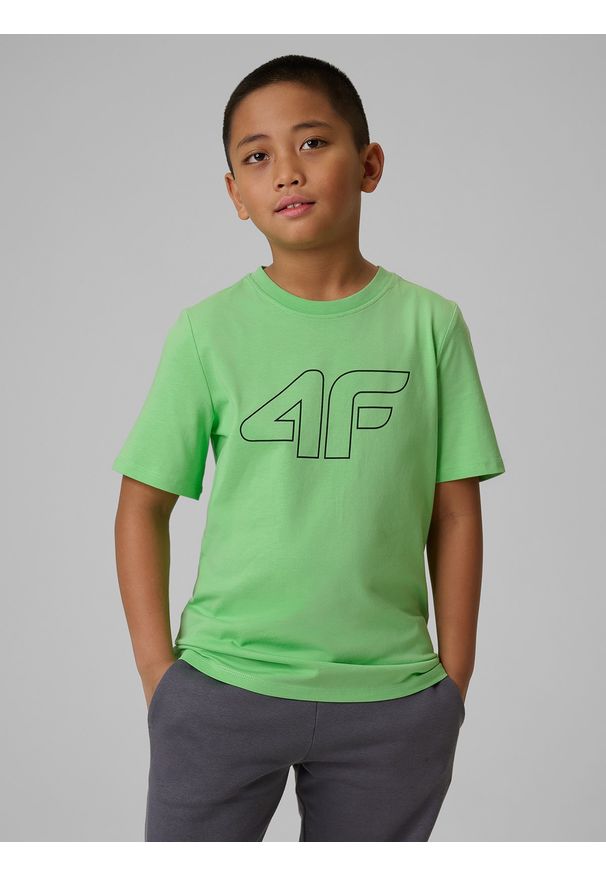 4f - 4F T-shirt regular z nadrukiem chłopięcy - zielony 128 (7-8 lat). Okazja: na co dzień, na uczelnię. Kolor: zielony. Materiał: bawełna, skóra, materiał. Wzór: nadruk. Sezon: lato. Styl: casual, klasyczny