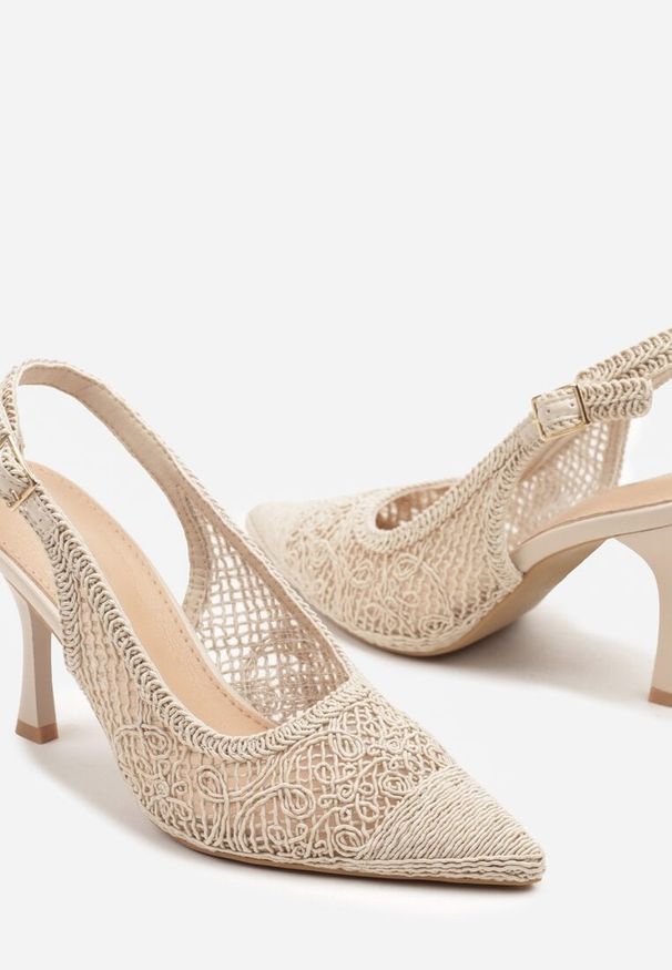 Renee - Beżowe Sandały na Szpilce Typu Slingback Ozdobione Siateczką Aranalia. Okazja: na co dzień. Zapięcie: sprzączka. Kolor: beżowy. Materiał: jeans. Wzór: aplikacja. Obcas: na szpilce. Styl: elegancki, casual