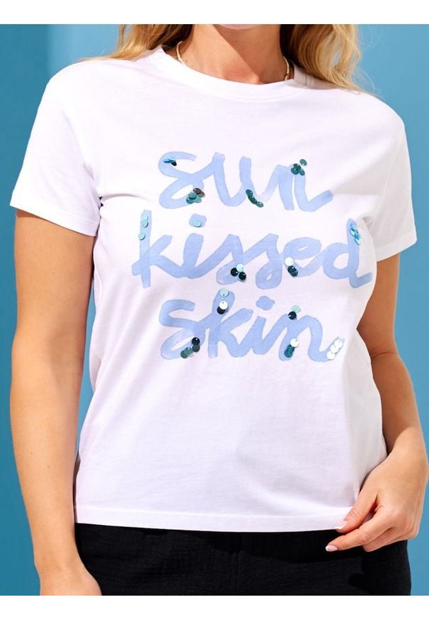 Sinsay - Bawełniana koszulka z napisem i cekinami - biały. Kolor: biały. Materiał: bawełna. Wzór: napisy