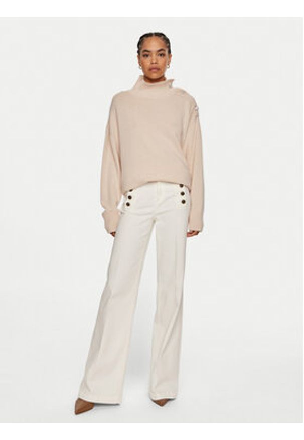 Kontatto Golf 3M0170 Écru Relaxed Fit. Typ kołnierza: golf. Kolor: kremowy. Materiał: syntetyk