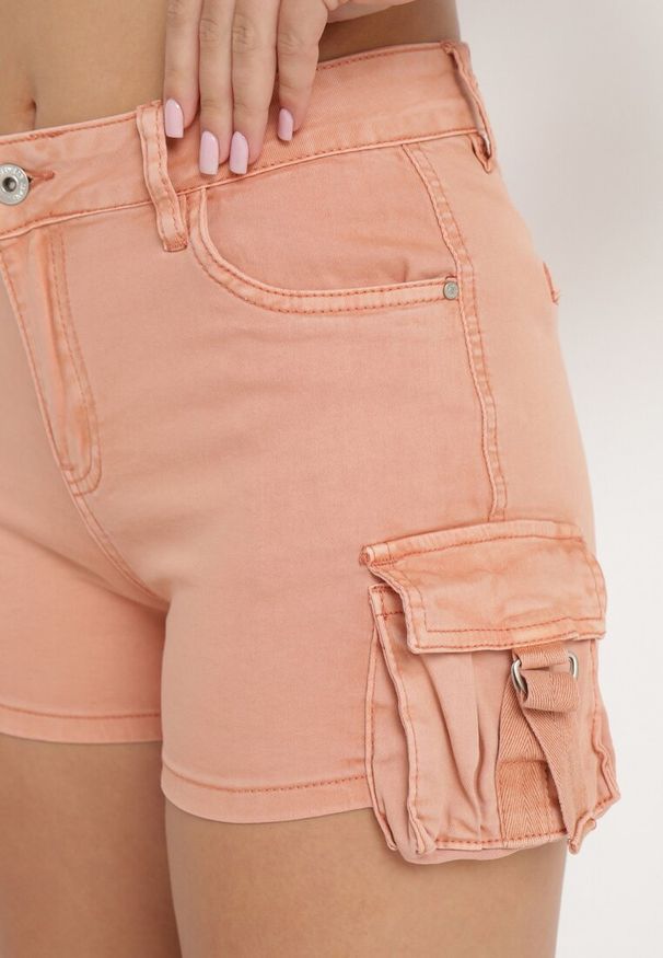 Born2be - Pomarańczowe Szorty Vivialori. Okazja: na co dzień. Stan: podwyższony. Kolor: pomarańczowy. Materiał: jeans. Długość: długie. Styl: sportowy, casual