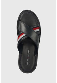 TOMMY HILFIGER - Tommy Hilfiger klapki CRISS CROSS męskie kolor granatowy FM0FM04457. Kolor: niebieski. Materiał: materiał, skóra, guma #3
