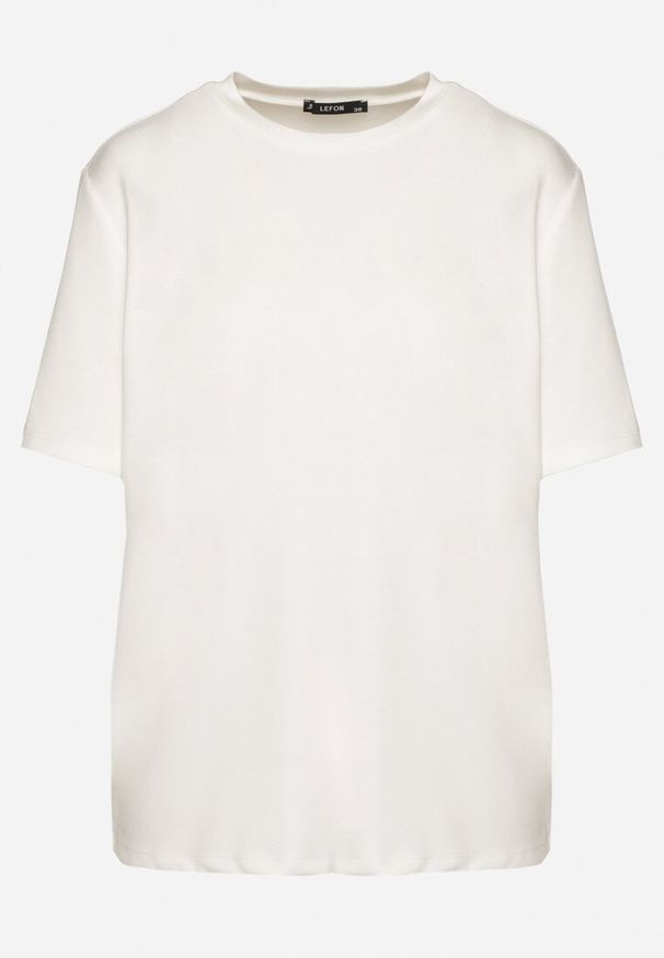 Born2be - Biały Klasyczny T-shirt o Kroju Oversize z Wiskozą Aderisa. Okazja: na co dzień. Kolor: biały. Materiał: wiskoza. Styl: klasyczny