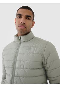4f - 4F Kurtka puchowa z wypełnieniem syntetycznym męska - oliwkowa/khaki S. Okazja: na co dzień. Typ kołnierza: kołnierzyk stójkowy. Kolor: oliwkowy, wielokolorowy, brązowy. Materiał: puch, syntetyk. Długość: długie. Styl: sportowy, klasyczny, casual #2