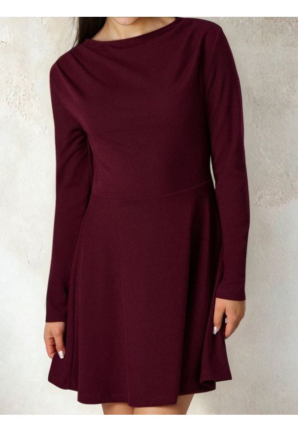 Sinsay - Rozkloszowana sukienka dresowa - bordowy. Kolor: czerwony. Materiał: dresówka