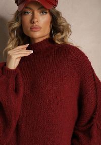 Renee - Bordowy Golf Oversize z Wełną z Opadającą Linią Ramion Lilirea. Okazja: na co dzień. Typ kołnierza: golf. Kolor: czerwony. Materiał: wełna. Styl: elegancki, casual