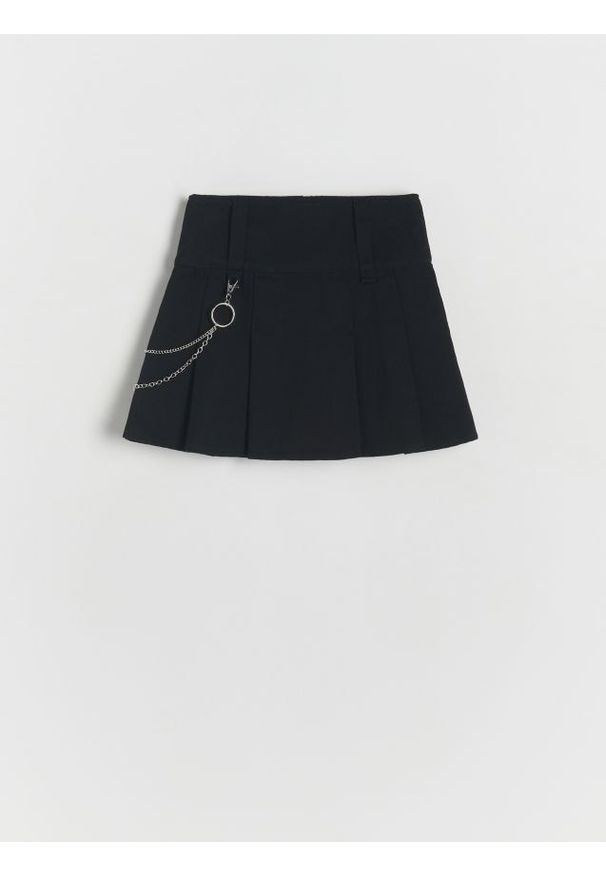Reserved - Plisowana spódnica z łańcuchem - czarny. Kolor: czarny. Materiał: bawełna