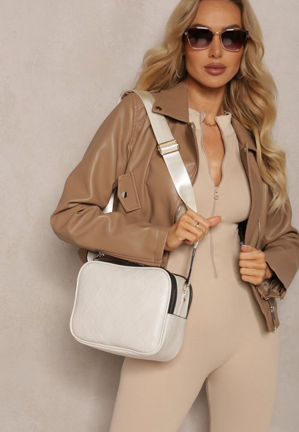 Renee - Beżowa Pikowana Torebka z Dwiema Komorami i Materiałowym Paskiem Crossbody Riola. Kolor: beżowy. Materiał: pikowane. Styl: wizytowy, klasyczny