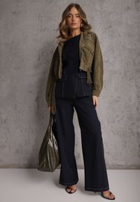 Renee - Zielona Kurtka Utility Cropped z Imitacji Zamszu z Suwakami i Paskiem w Talii Gleania. Kolor: beżowy. Materiał: zamsz. Wzór: aplikacja. Styl: rockowy #7