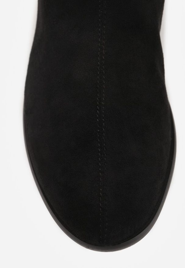 Renee - Czarne Botki na Słupku Ozdobione Metalicznym Wykończeniem Irialan. Okazja: na co dzień. Kolor: czarny. Materiał: jeans. Wzór: aplikacja. Obcas: na słupku. Styl: casual, elegancki