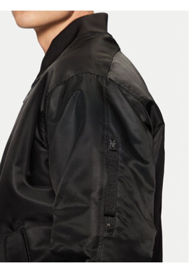 Calvin Klein Jeans Kurtka bomber 00040EM524 Czarny Regular Fit. Kolor: czarny. Materiał: syntetyk