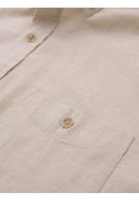 Ombre Clothing - Koszula męska lniana z klasycznym kołnierzykiem i kieszeniami REGULAR FIT – kremowa V3 - Rozmiar: XL. Okazja: na co dzień. Typ kołnierza: kołnierzyk klasyczny. Kolor: kremowy. Materiał: len. Długość: długie. Wzór: aplikacja. Sezon: wiosna, lato. Styl: klasyczny #9