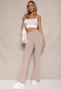 Renee - Beżowe Prążkowane Spodnie Typu Dzwony High Waist Farinia. Okazja: na co dzień. Stan: podwyższony. Kolor: beżowy. Materiał: prążkowany. Styl: casual #5