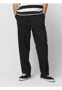 outhorn - Spodnie tkaninowe o kroju carrot męskie - czarne. Kolor: czarny. Materiał: tkanina #8