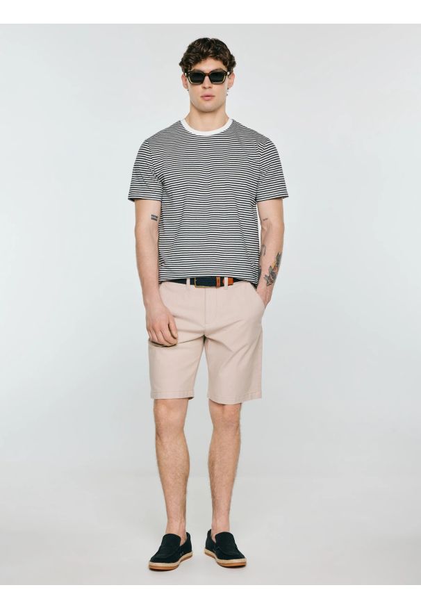 Big-Star - Szorty męskie chinosy jasnobeżowe Rossino 800. Okazja: na co dzień. Kolor: beżowy. Materiał: elastan, bawełna, tkanina. Sezon: lato. Styl: elegancki, klasyczny, casual