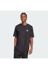 Adidas - Koszulka z grafiką Mini Pizza. Kolor: czarny. Materiał: bawełna