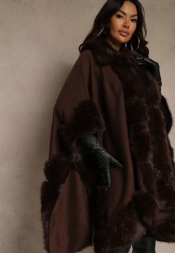 Renee - Brązowe Ponczo z Wiskozą Wełną i Futerkiem Mevicia. Okazja: na co dzień, na imprezę. Kolor: brązowy. Materiał: wełna, wiskoza, futro. Wzór: aplikacja. Styl: klasyczny, casual, elegancki