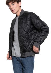 Wrangler - KURTKA WRANGLER BOMBER JACKET BLACK W4A6Y8100. Kolor: czarny