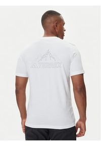 Adidas - adidas T-Shirt Terrex Graphic JW3559 Biały Regular Fit. Kolor: biały. Materiał: bawełna #5