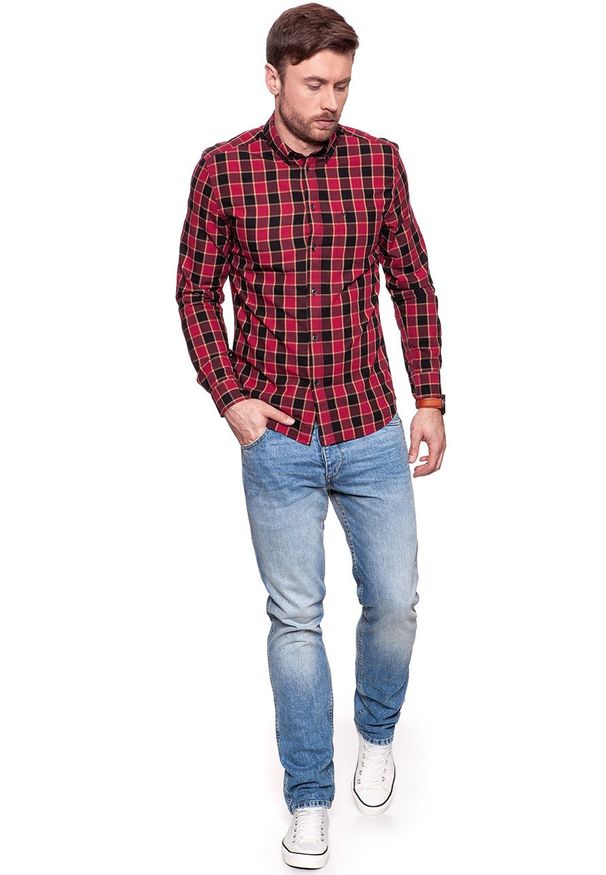 Wrangler - KOSZULA WRANGLER LS 1PKT BUTTON DOWN SALSA RED W5874NQWN 112129576. Typ kołnierza: button down. Materiał: materiał