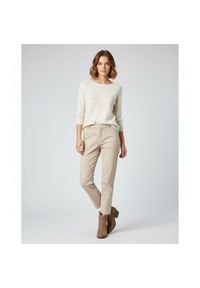 Botki damskie S.Barski, cholewka z materiału ażurowe wycięcia na bokach zamek po wewnętrznej stronie smukły fason wyprofilowany obcas, brązowe, HY61-. Okazja: na co dzień. Zapięcie: zamek. Kolor: brązowy. Szerokość cholewki: normalna. Wzór: ażurowy. Materiał: materiał. Sezon: jesień. Obcas: na obcasie. Styl: casual, klasyczny, elegancki. Wysokość obcasa: średni #6