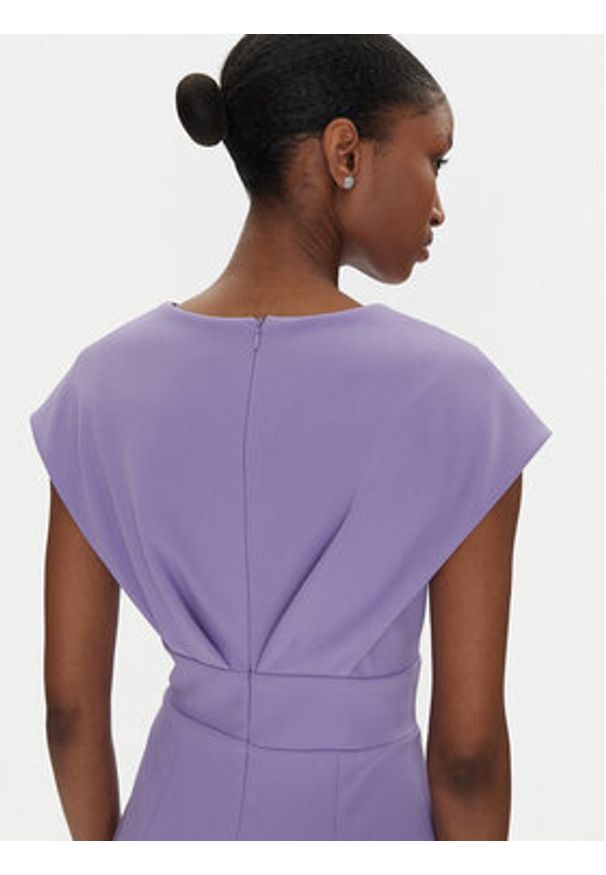 Rinascimento Sukienka koktajlowa CFC0122760003 Fioletowy Regular Fit. Kolor: fioletowy. Materiał: syntetyk. Styl: wizytowy