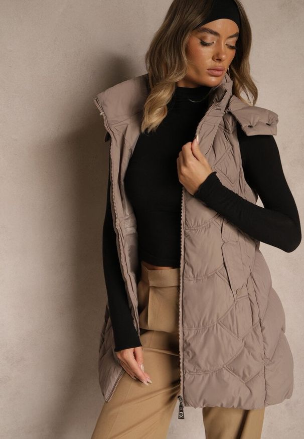 Renee - Ciemnobeżowa Pikowana Kamizelka z Odpinanym Kapturem Tulanea. Okazja: na co dzień. Kolor: beżowy. Materiał: jeans. Styl: casual