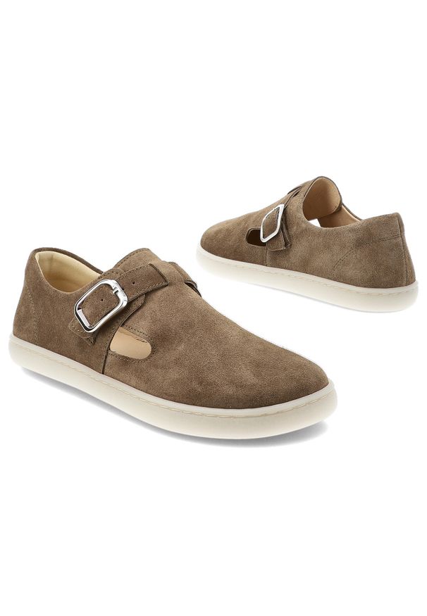 Półbuty damskie barefoot Armodo, skórzana cholewka naturalna niska wsuwana forma z regulowanym paskiem i metalową klamrą wycięcia po bokach lekka pła. Okazja: na co dzień. Zapięcie: klamry. Kolor: brązowy. Materiał: skóra. Szerokość cholewki: normalna. Styl: elegancki, casual